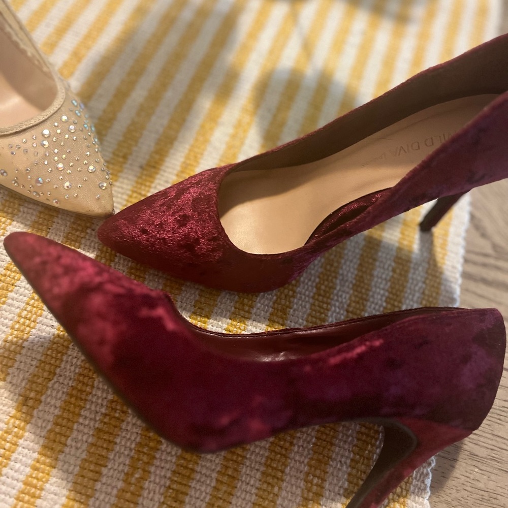 Velvet burgundy heels 7.5